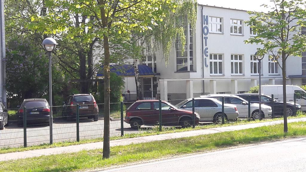 Amarillo Hotel Фелтен Екстериор снимка